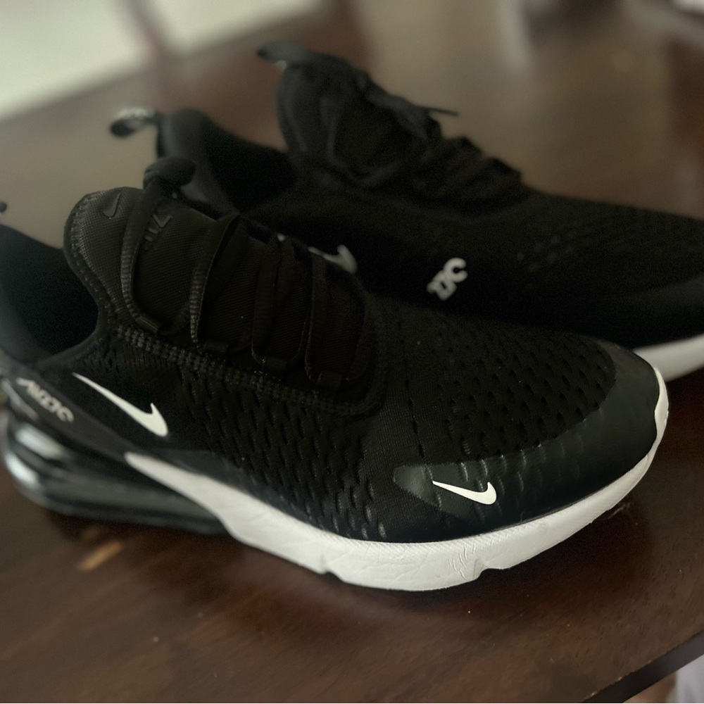 Selling these nearly brand new Air Max’s . They have only been used once.